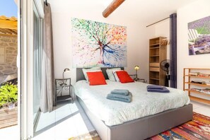 3 slaapkamers, een strijkplank/strijkijzer, reisbedje, wifi