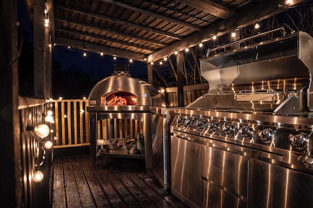 Terrace/patio. Family Bungalow, Mountain Views, Pets Welcome
