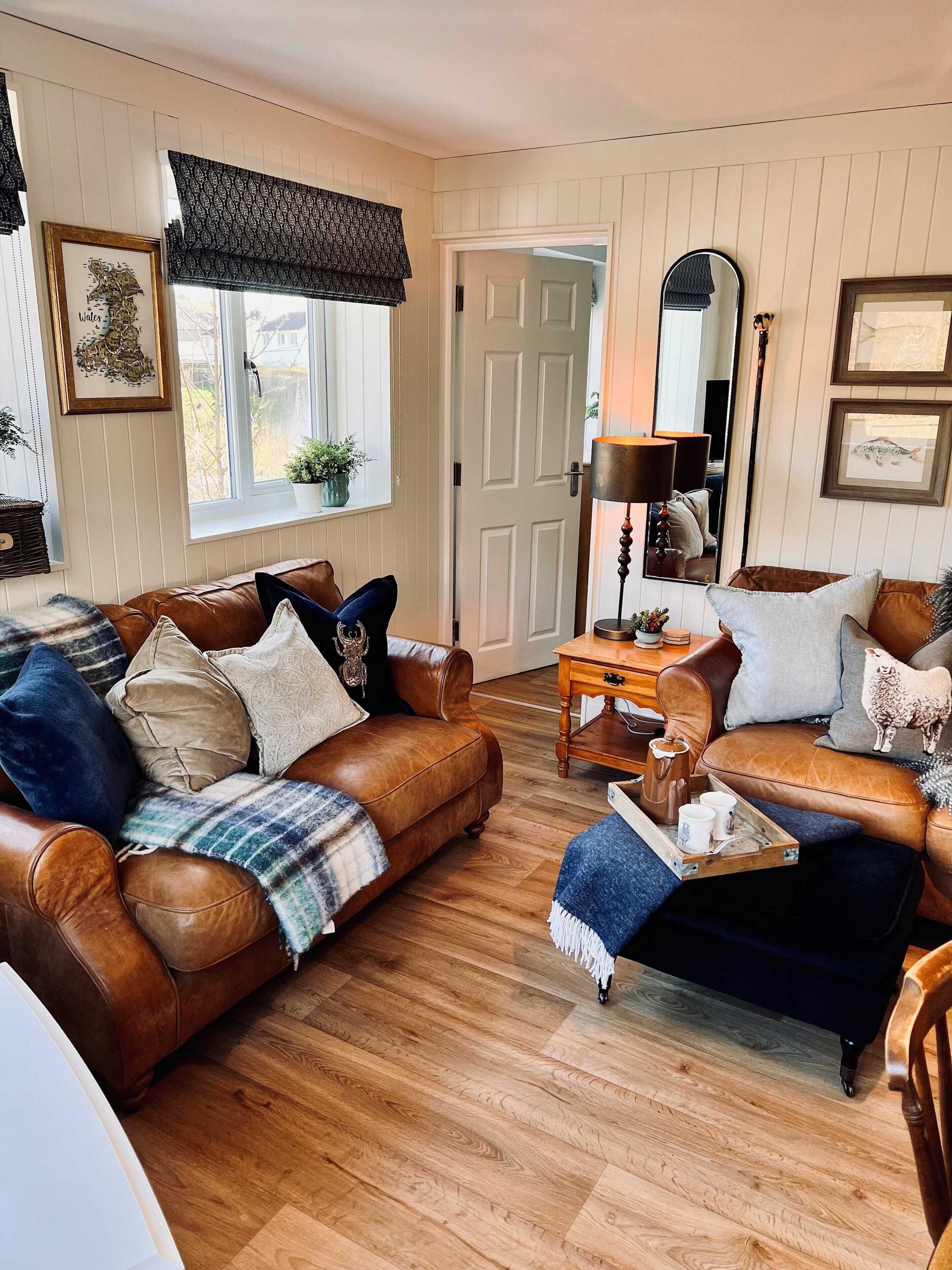 Een televisie en een kantoor