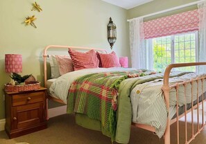 3 bedrooms, iron/ironing board, travel cot, free WiFi - Idyllic Location | Great for Groups (Pontsticill)