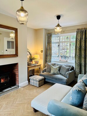 TV, fireplace - Idyllic Location | Great for Groups (Pontsticill)