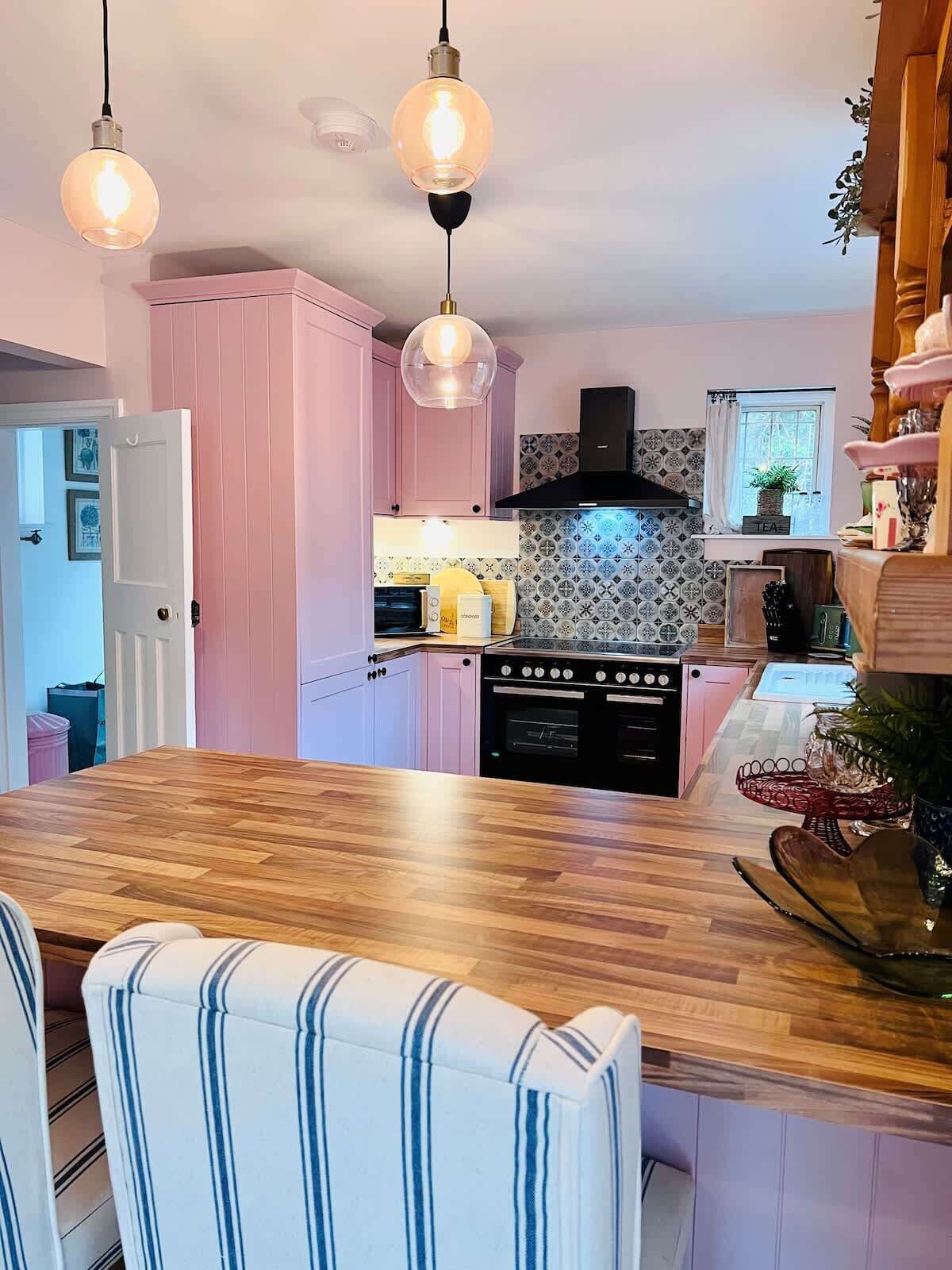 Kjøleskap, mikrobølgeovn, ovn og oppvaskmaskin