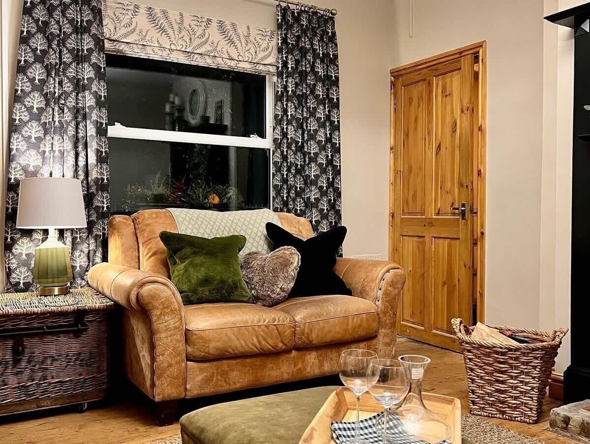 TV, fireplace, offices