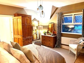 2 bedrooms, iron/ironing board, travel crib, free WiFi