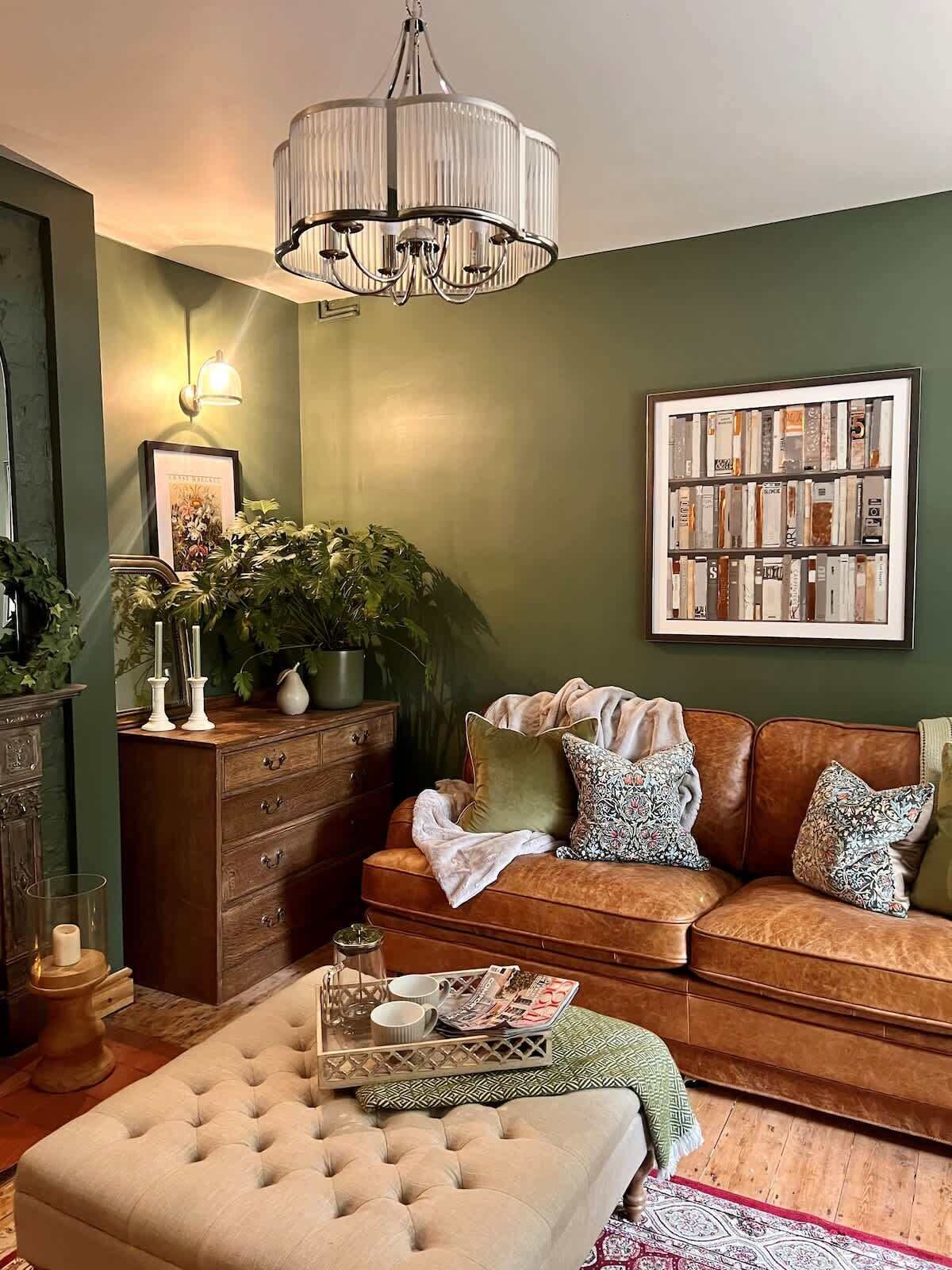 Televisión, chimenea y oficina 