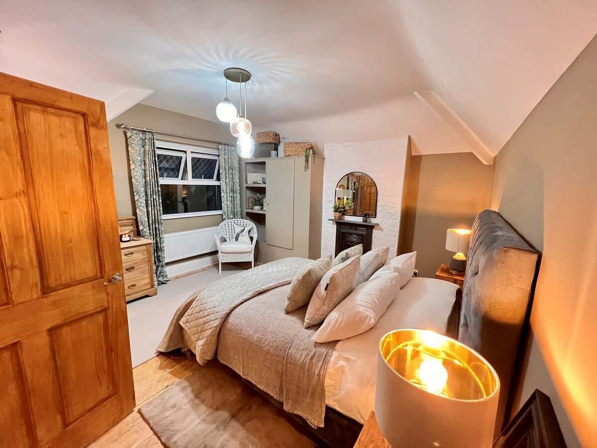 2 bedrooms, iron/ironing board, travel crib, free WiFi