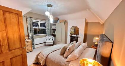 Victorian House Near Town Centre | Free Parking