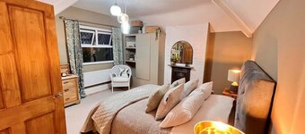 Victorian House Near Town Centre | Free Parking