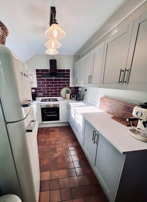 Refrigerador, microondas, horno y lavavajillas 