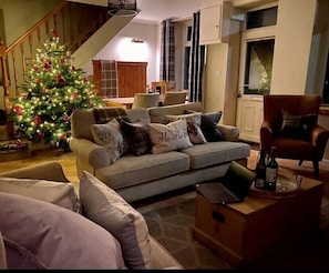Televisión y chimenea 