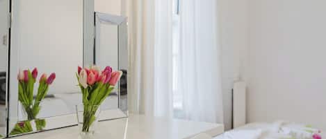 Luxe huis, uitzicht op stad | Dineerruimte