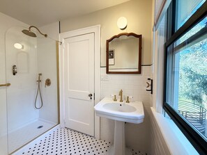 Double Room, Private Bathroom, Garden View (Room 1) | Bathroom - Moby Dick Hotel (Ocean Park)