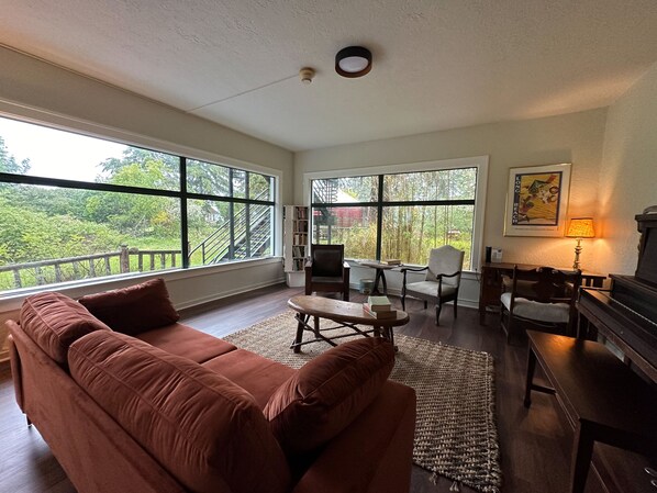 Classic Tek Büyük Yataklı Oda, Özel Banyo, Bahçe Manzaralı (Room 10) | Dinlenme salonu