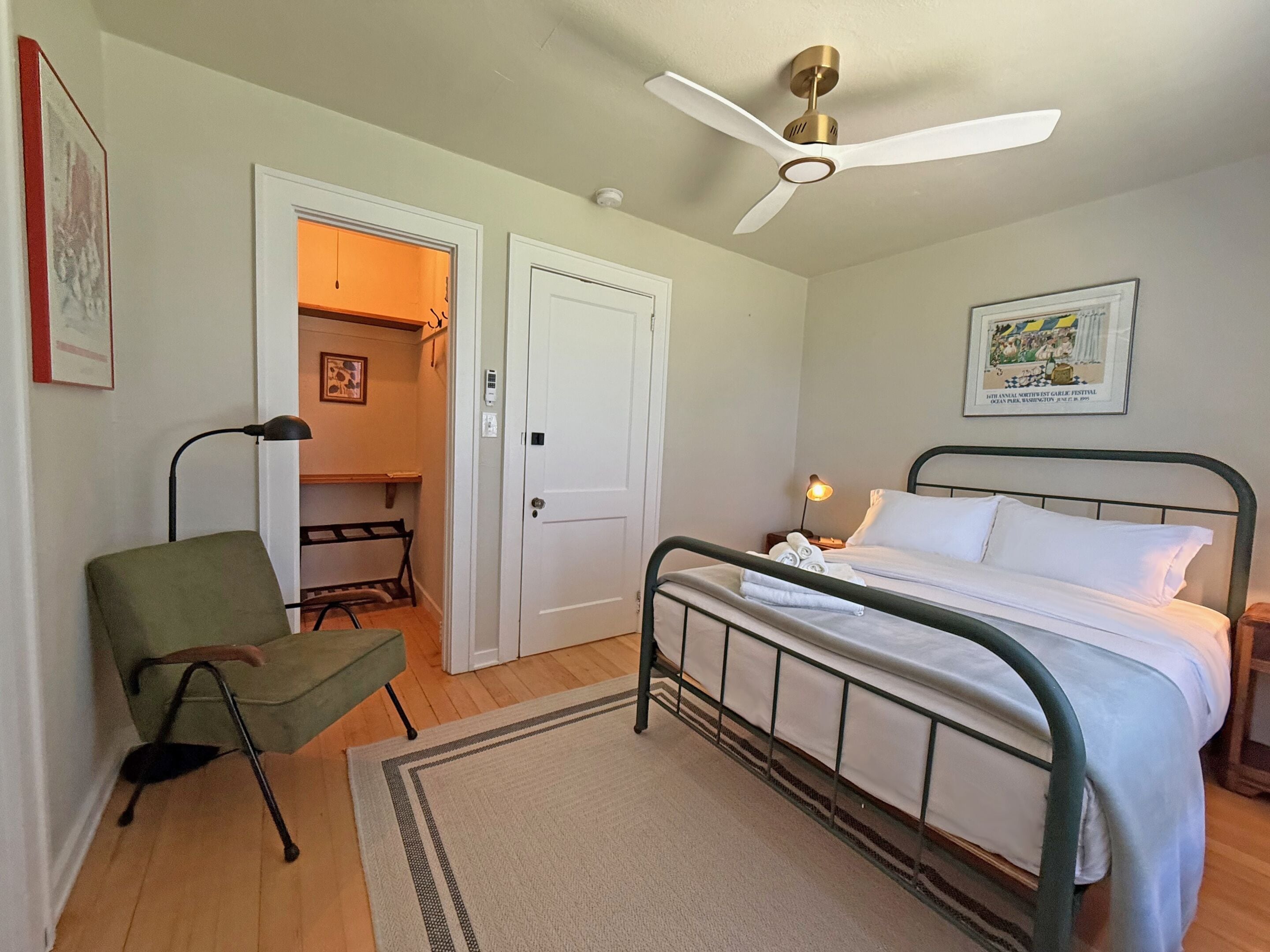 Basic Double Room, Shared Bathroom, Garden View (Room 9)
