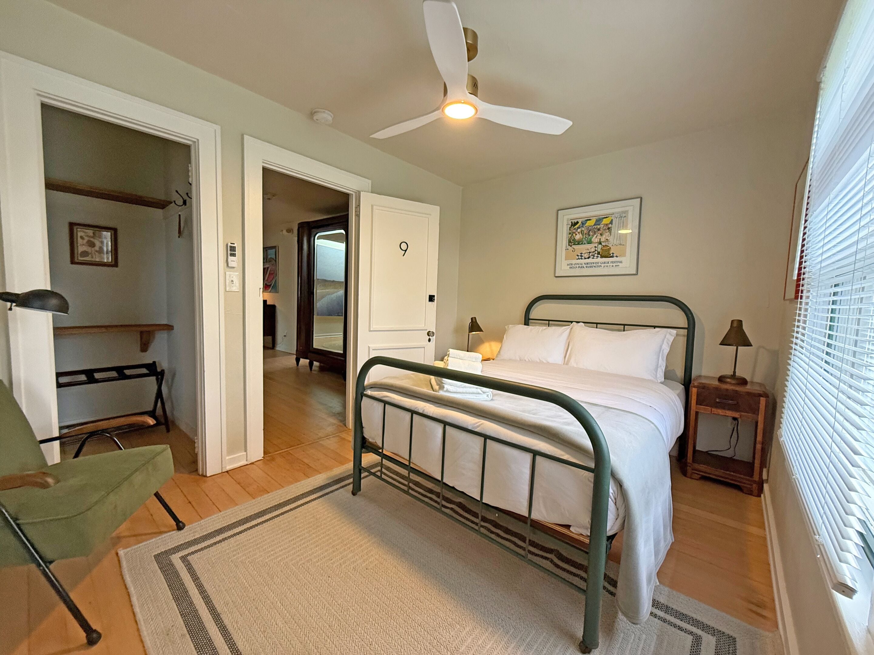 Chambre de base double, salle de bains commune, vue sur le jardin (Room 9) | Accès au Wi-Fi (inclus)