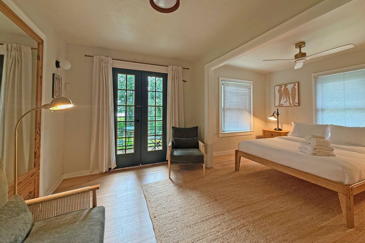 Suite, Private Bathroom (Room 2) | WiFi (free)
