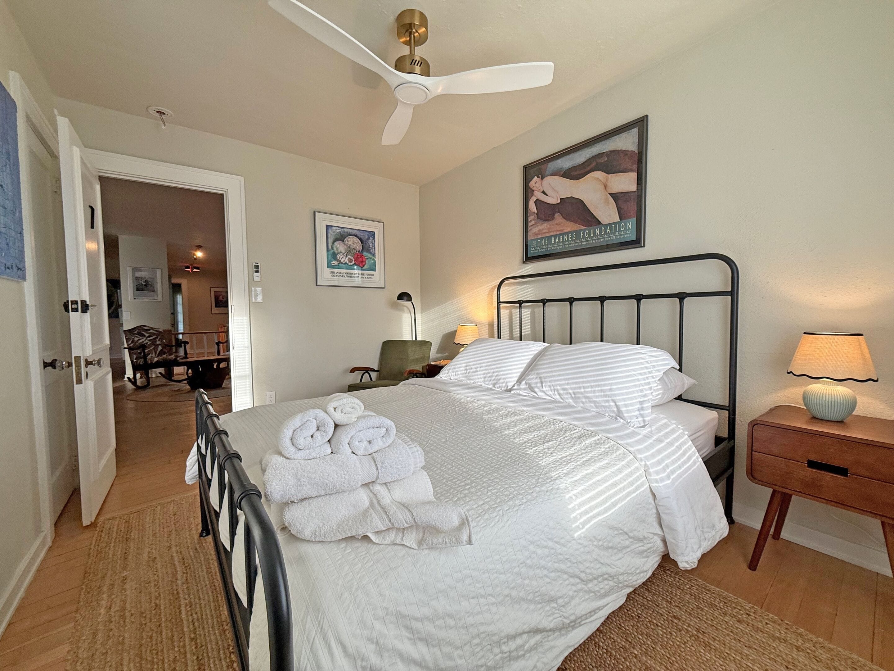 Double Room, Shared Bathroom (Room 7) | Free WiFi