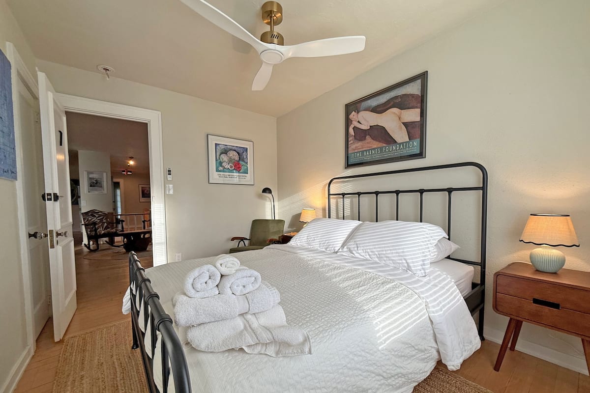 Double Room, Shared Bathroom (Room 7) | WiFi (free)