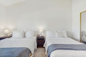2 bedrooms, iron/ironing board, internet, bed sheets