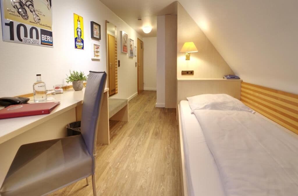 Enkeltrom – classic, bakgårdsutsikt | Safe på rommet, skrivebord og skrivebord for bærbar PC