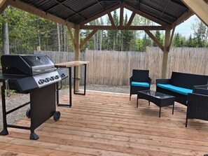 Terrace/patio - Waterfall Ridge Mountain Escape Camper in the Appalachian Mountains (Arthurette)