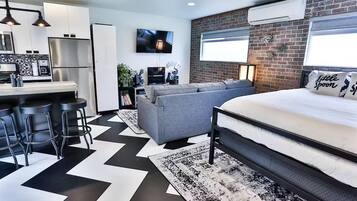 1 bedroom, desk, iron/ironing board, free WiFi