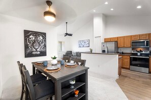 Condo, várias camas (Alii Cove HH21 Beautiful Top Floor un) | Opções para refeição