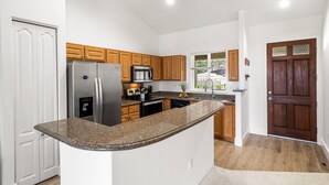Condo, Multiple Beds (Alii Cove HH21 Beautiful Top Floor un) | Private kitchen - Alii Cove Hh21 Beautiful Top Floor Unit With AC! (Kailua-Kona)
