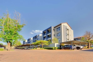 Apartment, 2 Bedrooms, Smoking, Balcony | Front of property