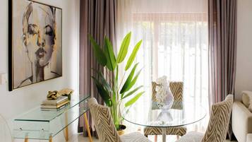 Apartment, 2 Bedrooms, Smoking, Balcony | Living room | Books