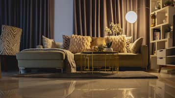 Apartment, 2 Bedrooms, Smoking, Balcony | Living room | Books