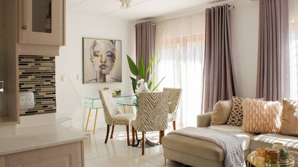 Apartment, 2 Bedrooms, Smoking, Balcony | Living room