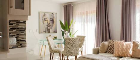 Apartment, 2 Bedrooms, Smoking, Balcony | Living room