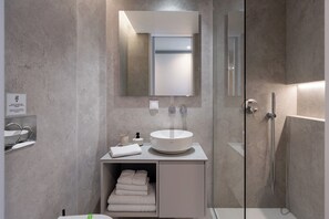 Shower, hair dryer, towels - Calheta Hills I – With pool and sea view (Calheta)