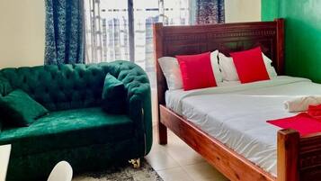 Studio, 1 Bedroom, Terrace, City View | Living area