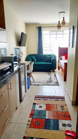 Living room - Cozy Studio in Mlolongo With City & Lake Views (Mlolongo)