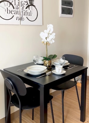 Dortoir Partagé, 1 chambre, accessible aux personnes à mobilité réduite, fumeur | Salle à manger