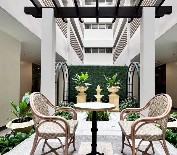 Shared Dormitory, 1 Bedroom, Accessible, Smoking | Dining room