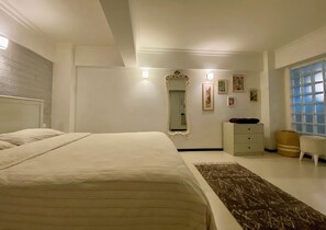Iron/ironing board, free WiFi, bed sheets