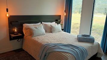 2 bedrooms, bed sheets