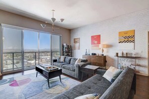 テレビ、書斎 / ワークスペース