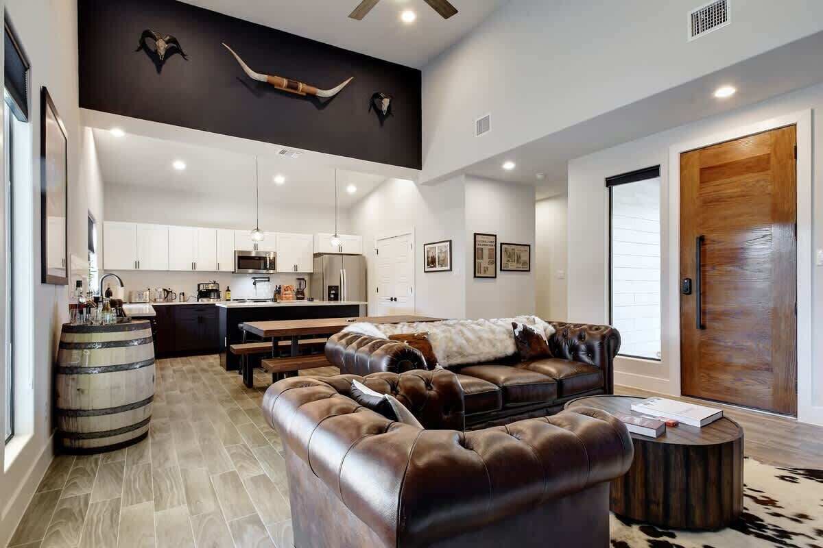 Fernseher, Kamin, Arbeitsbereiche