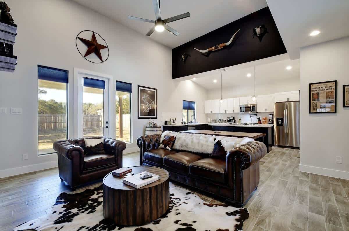 TV, fireplace, offices