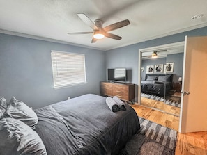 2 bedrooms, iron/ironing board, travel cot, WiFi
