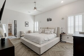 5 室のベッドルーム、アイロン / アイロン台、WiFi (無料)、ベッドシーツ