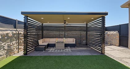 Large Modern Mid-Century Getaway 5 Bed Rooms Outdoor Grille