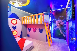 A child's bedroom with a bunk bed, a ladder, and a Mickey Mouse mural. - Family 5Bd Close To Disney At Windsor Cay 16136 (Clermont)