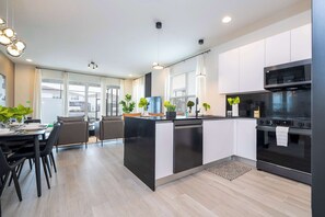 Comfort Townhome | Private kitchen - Family Friendly W Pool Near Disney @ Orlando 1420 (Clermont)