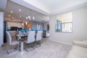 Comfort Condo | Dining room - Gorgeous 2Bd Near Disney Storey Lake 303 3121 (Kissimmee)