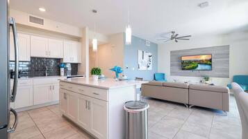 Comfort Condo | Living room